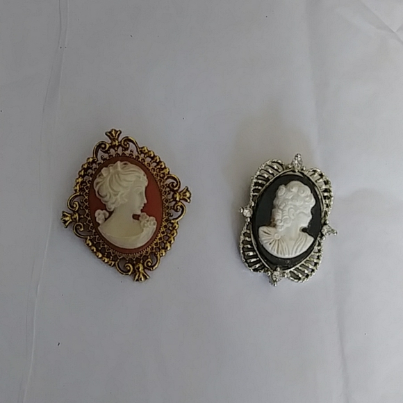 Jewelry - VTG Cameo Brooches
